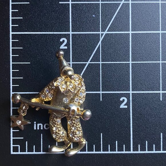 Vintage Gold Tone Dancing Clown Brooch Articulated Rhinestones Star Charm Baton - Picture 2 of 6
